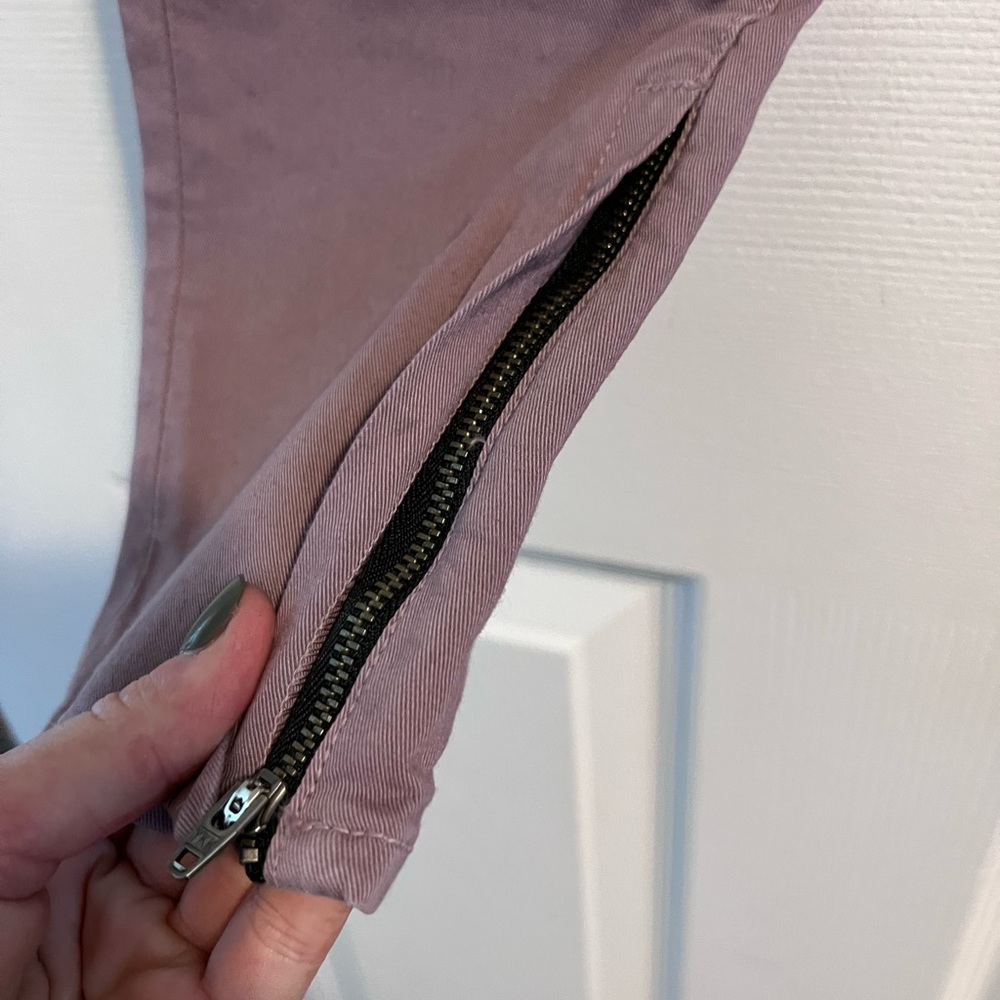 Rag & Bone Lavender Zipper Capri - Size 24 - Picture 4 of 8